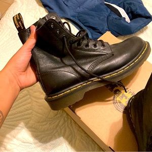 Great condition dr martens boots!! Used like twice box included!!!